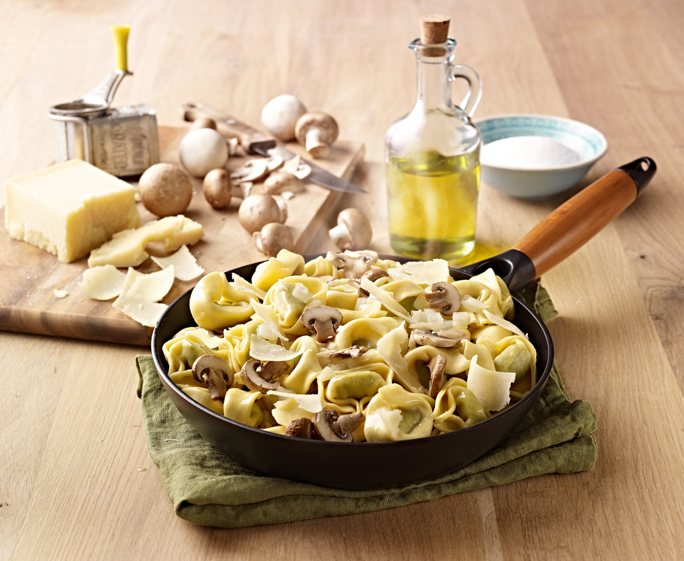Tortelloni Ricotta Spinat mit Champignons und Parmesan